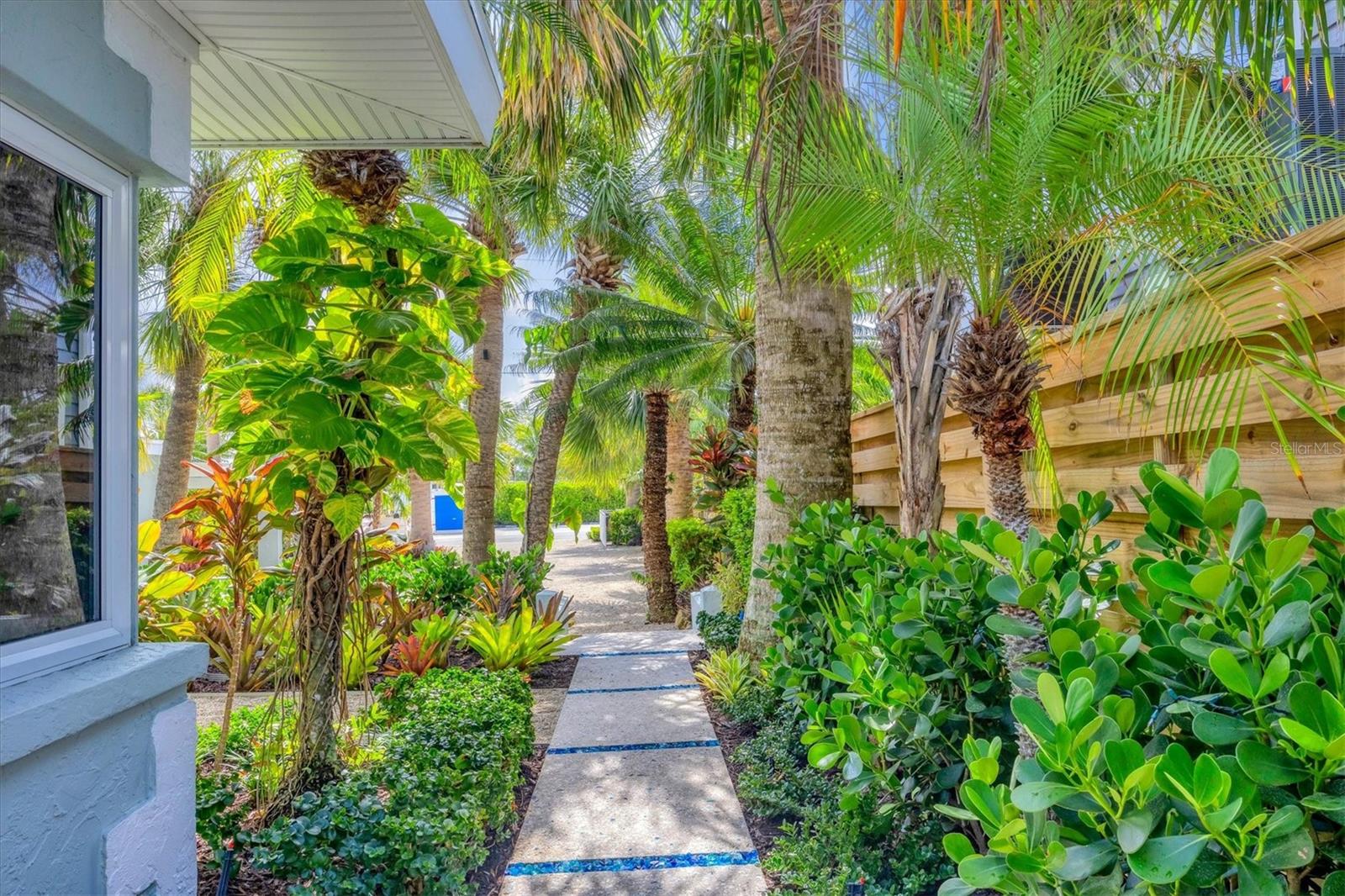 325 CASEY KEY RD, NOKOMIS, FL, 34275