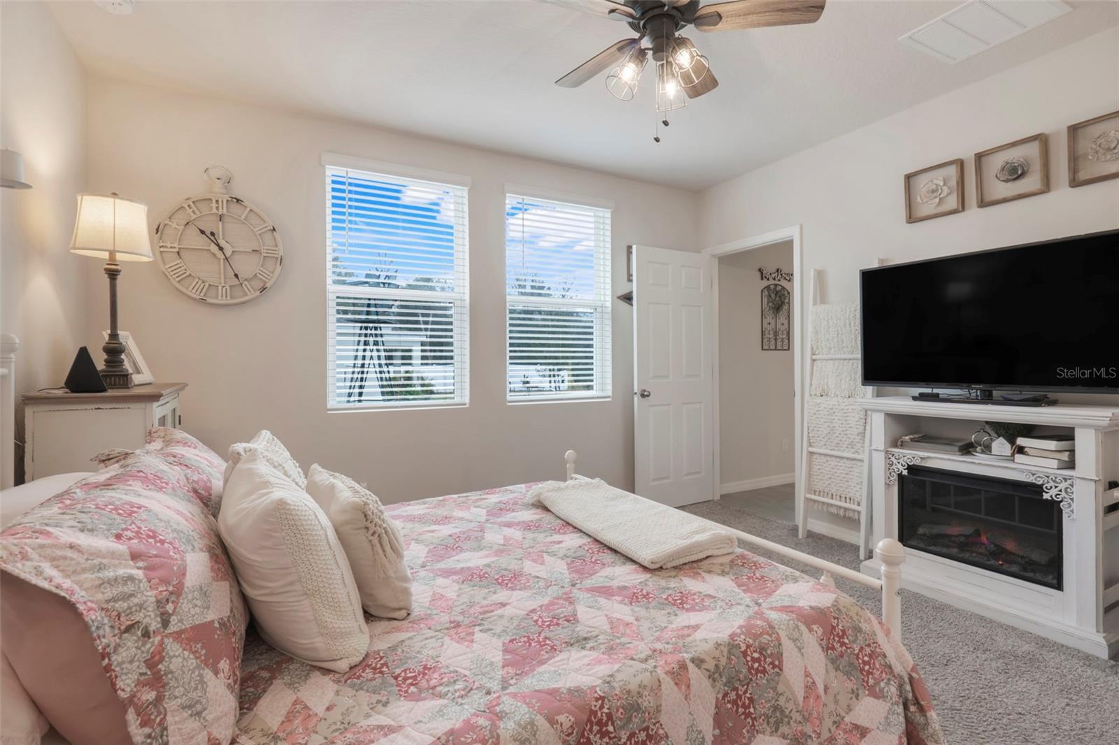 3328 CURLEW AVE, LEESBURG, FL, 34748
