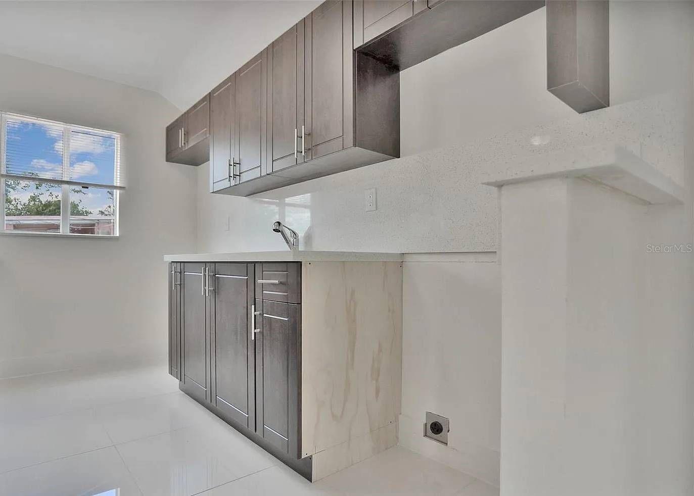 2071 NW 86TH ST, MIAMI, FL, 33147