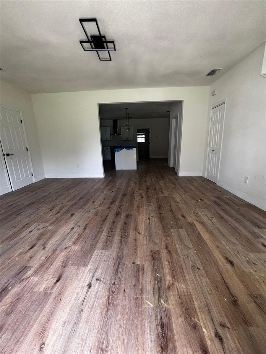 15 E LAUREL ST, APOPKA, FL, 32703