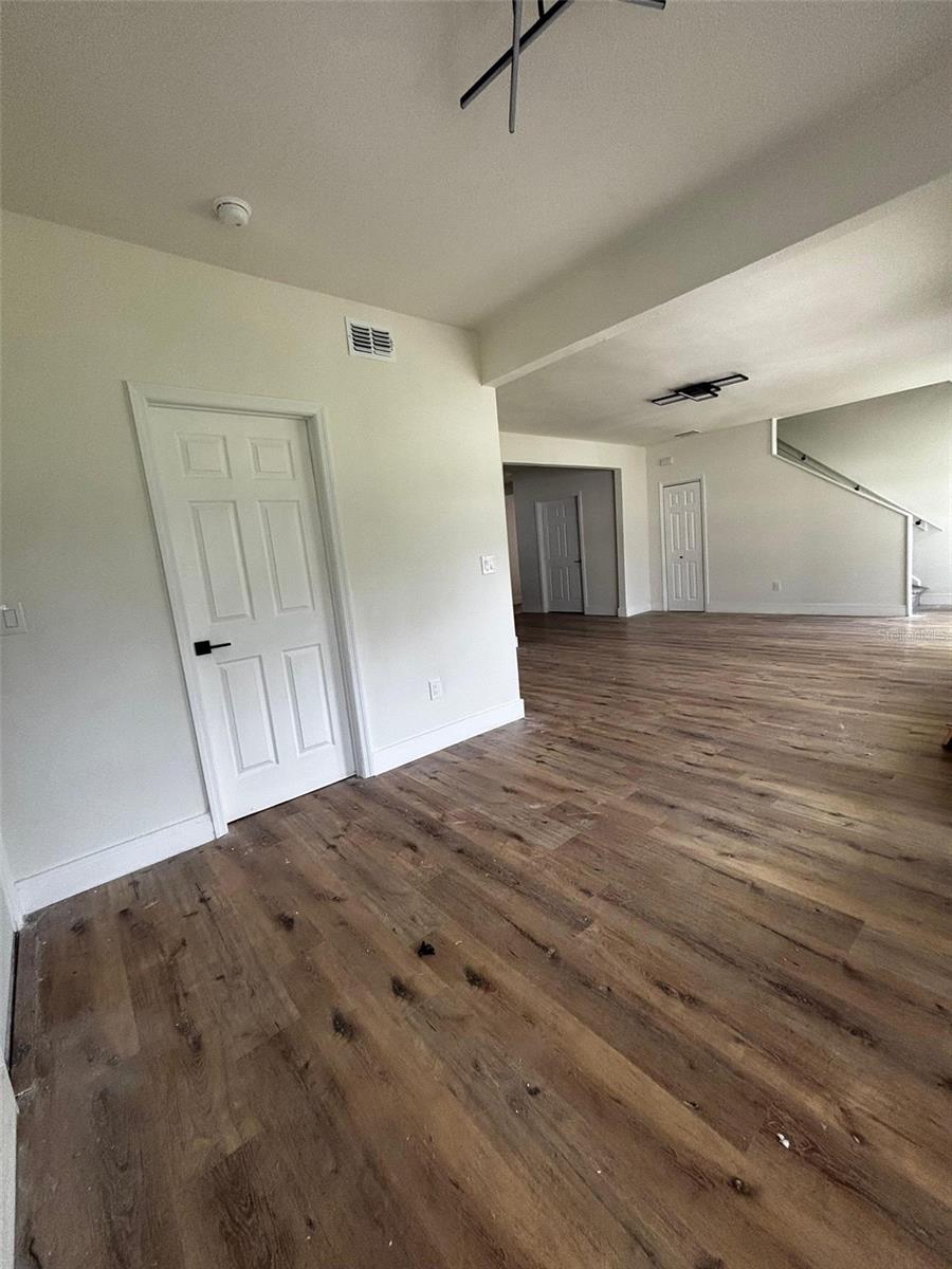 15 E LAUREL ST, APOPKA, FL, 32703