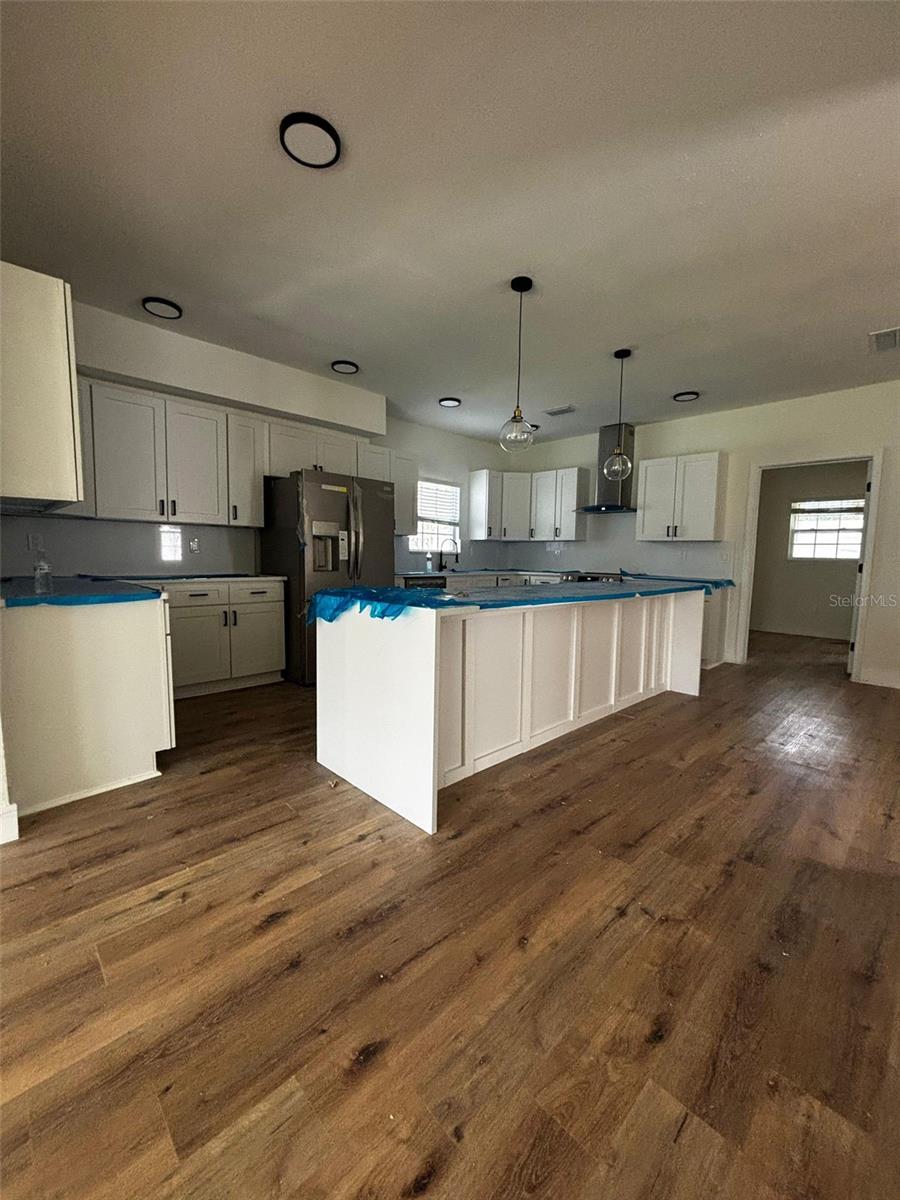 15 E LAUREL ST, APOPKA, FL, 32703