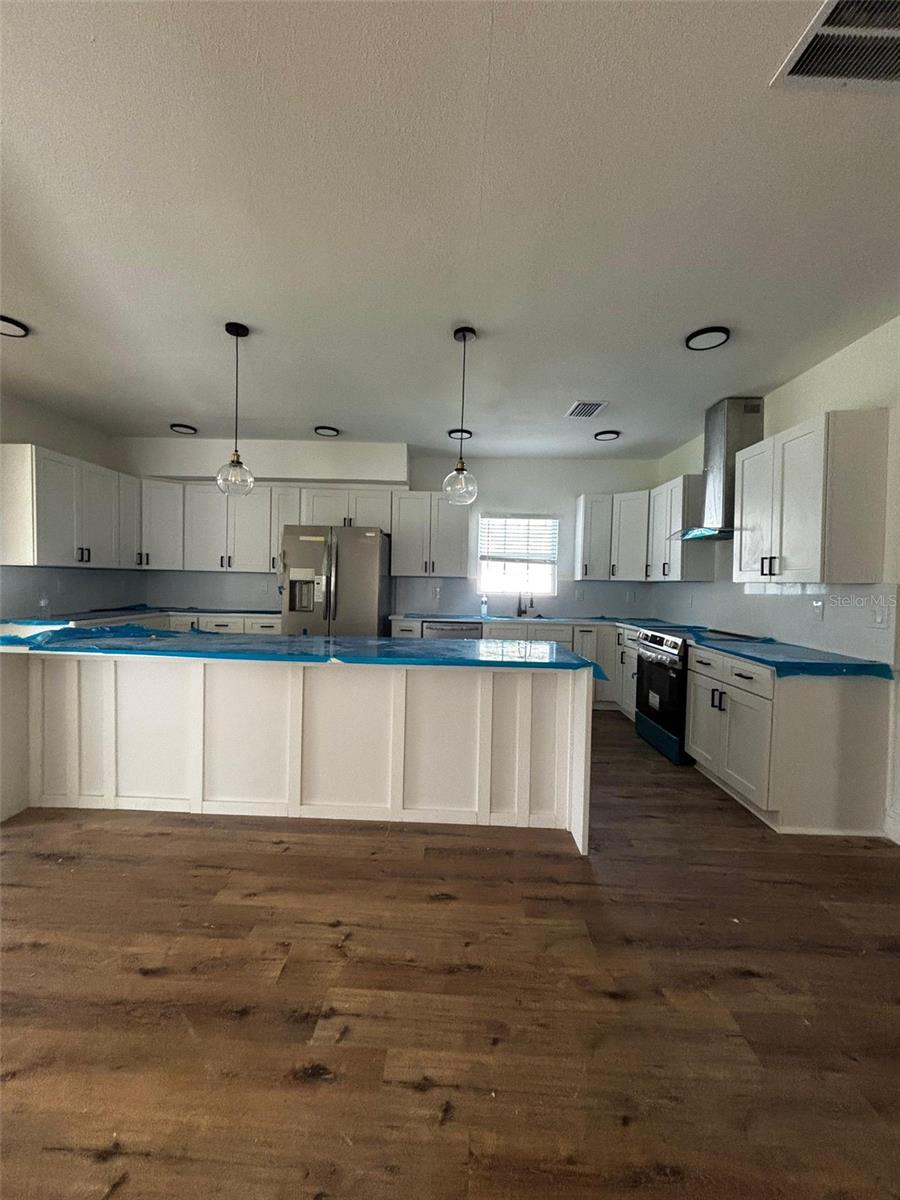 15 E LAUREL ST, APOPKA, FL, 32703