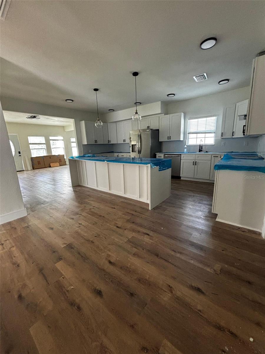 15 E LAUREL ST, APOPKA, FL, 32703