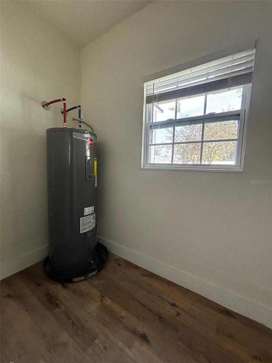 15 E LAUREL ST, APOPKA, FL, 32703