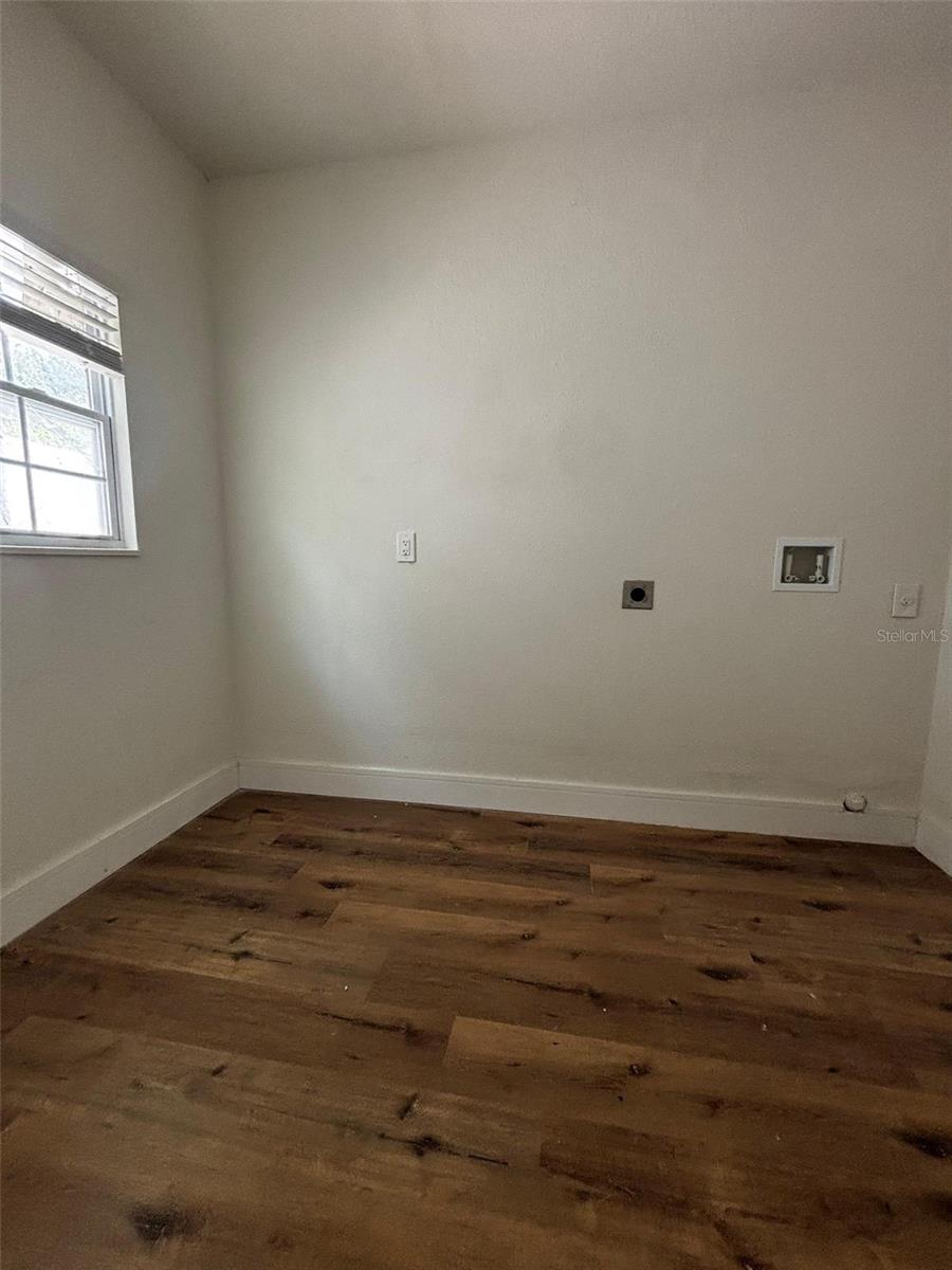 15 E LAUREL ST, APOPKA, FL, 32703