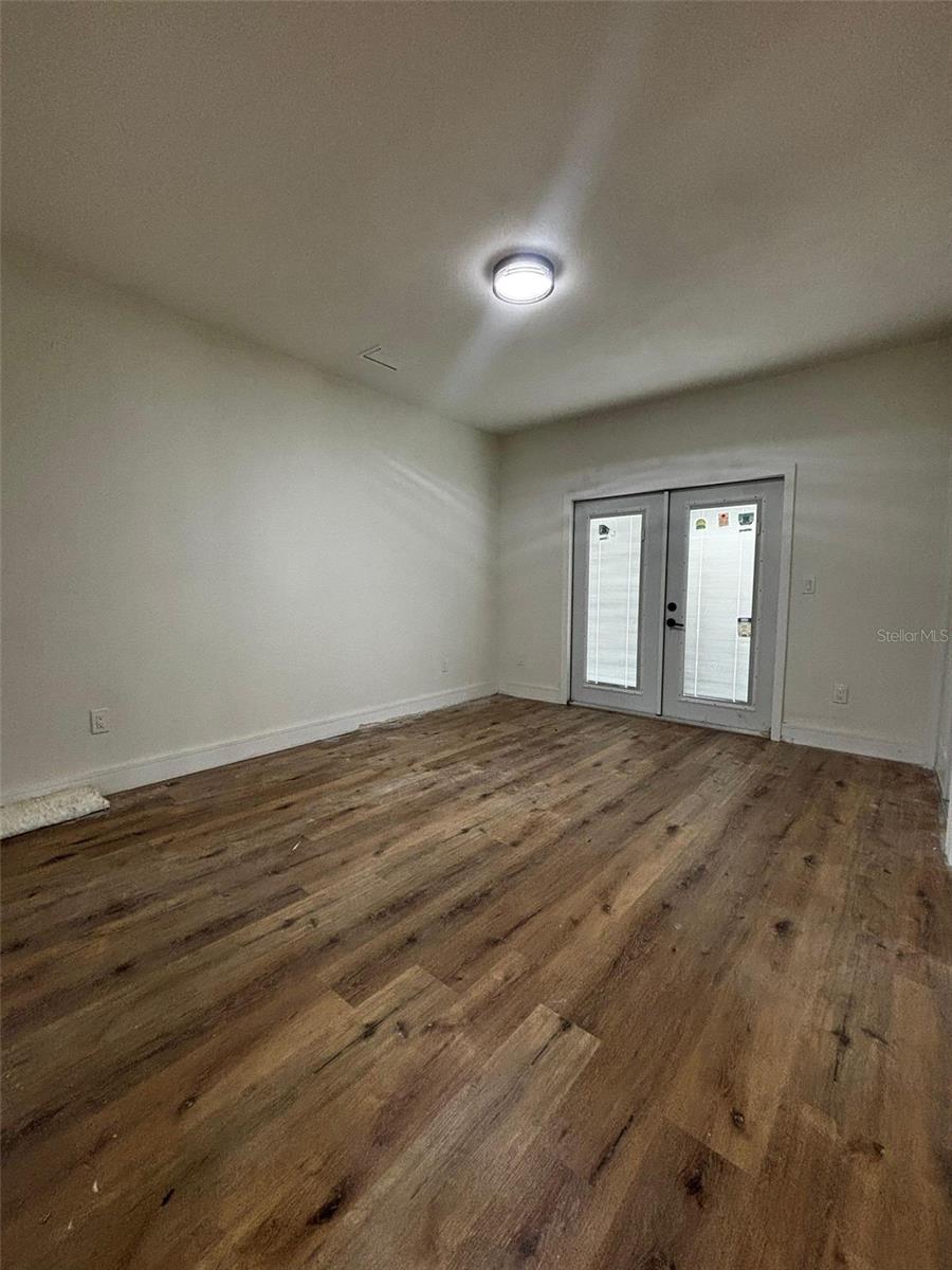 15 E LAUREL ST, APOPKA, FL, 32703