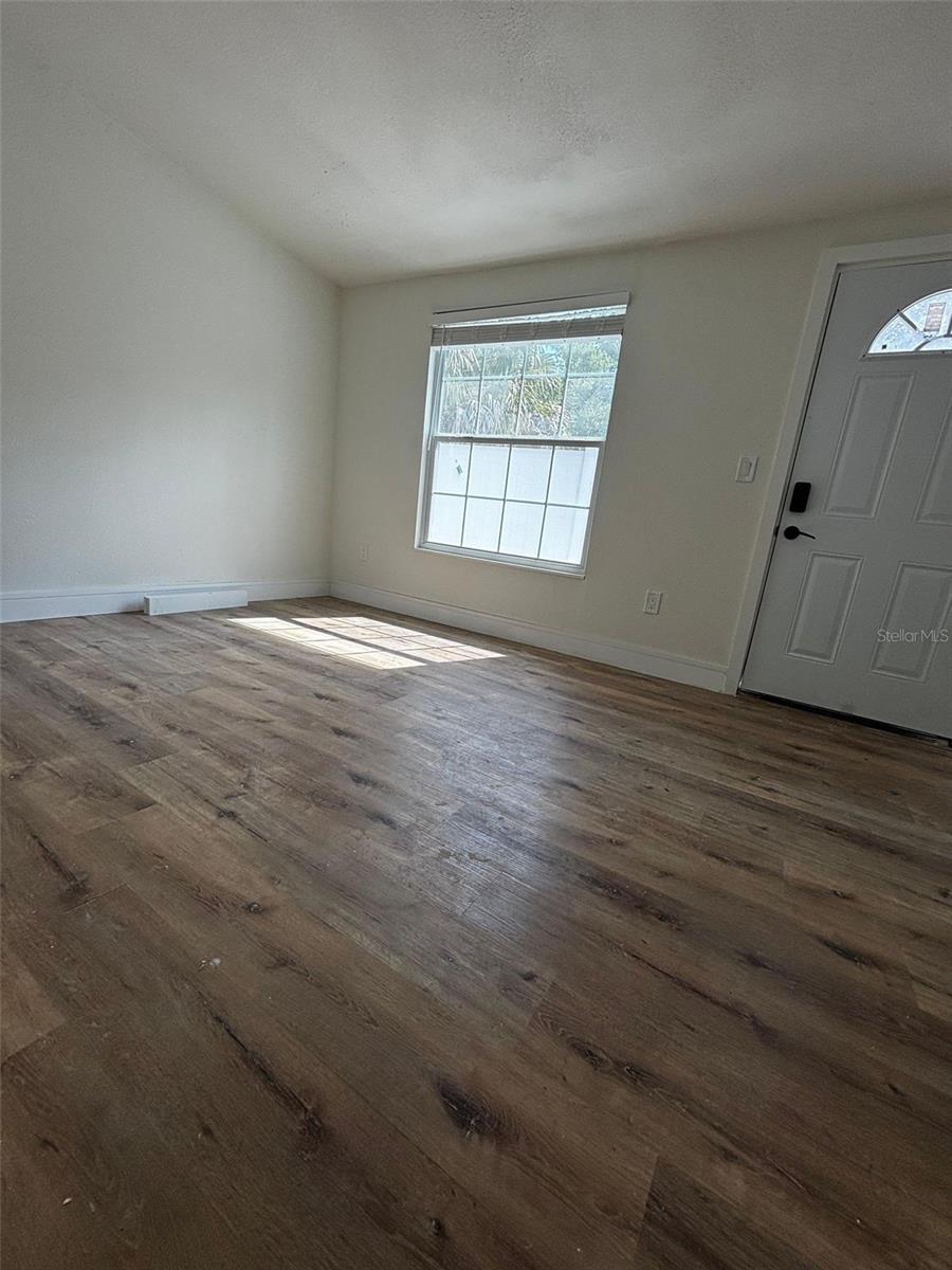 15 E LAUREL ST, APOPKA, FL, 32703