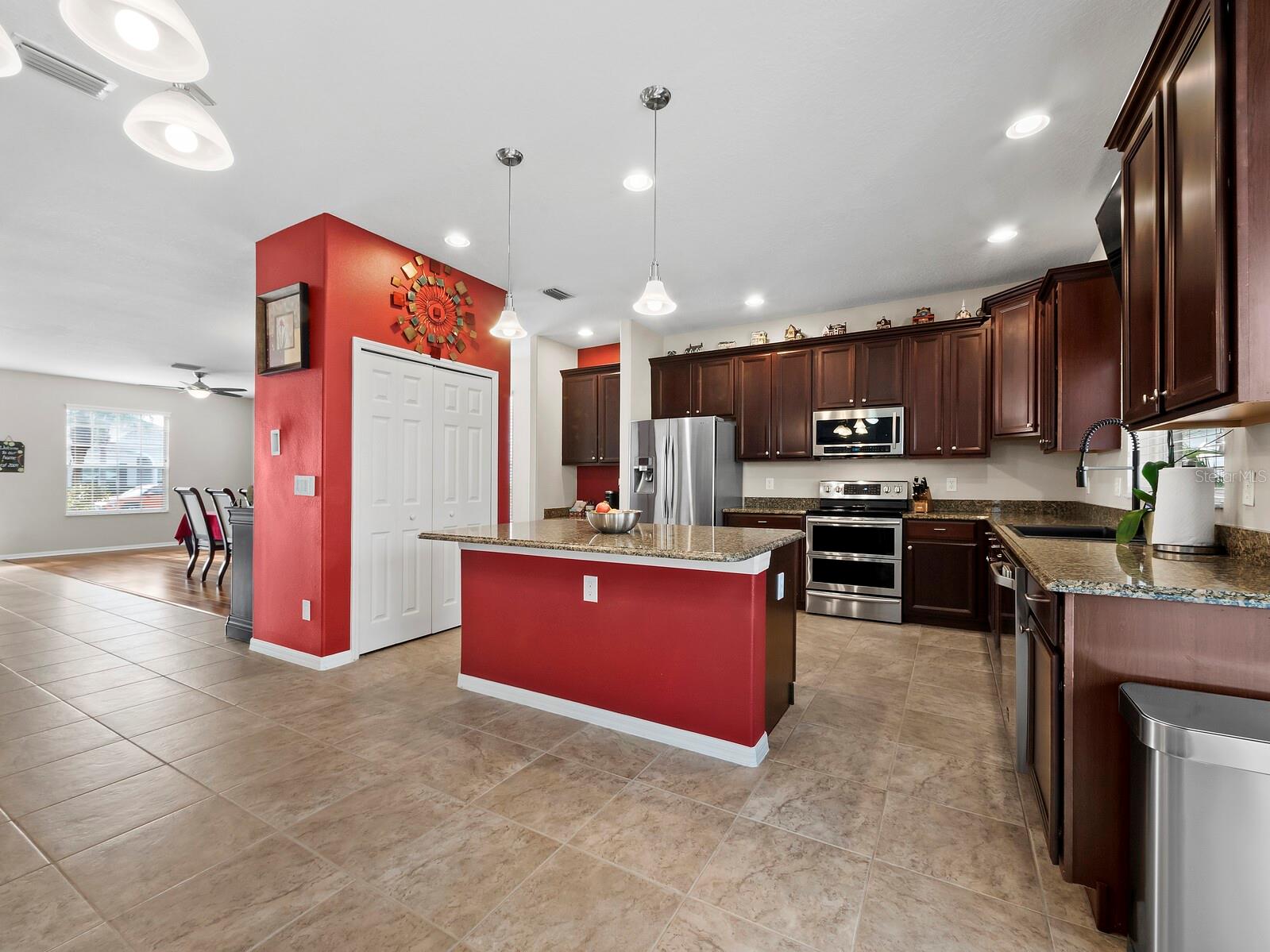 6150 42ND STREET CIR E, BRADENTON, FL, 34203