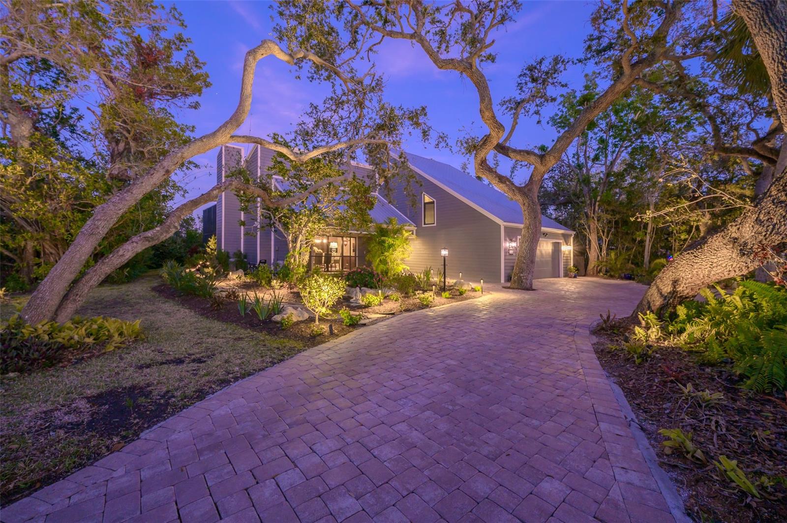 716 TROPICAL CIR, SARASOTA, FL, 34242