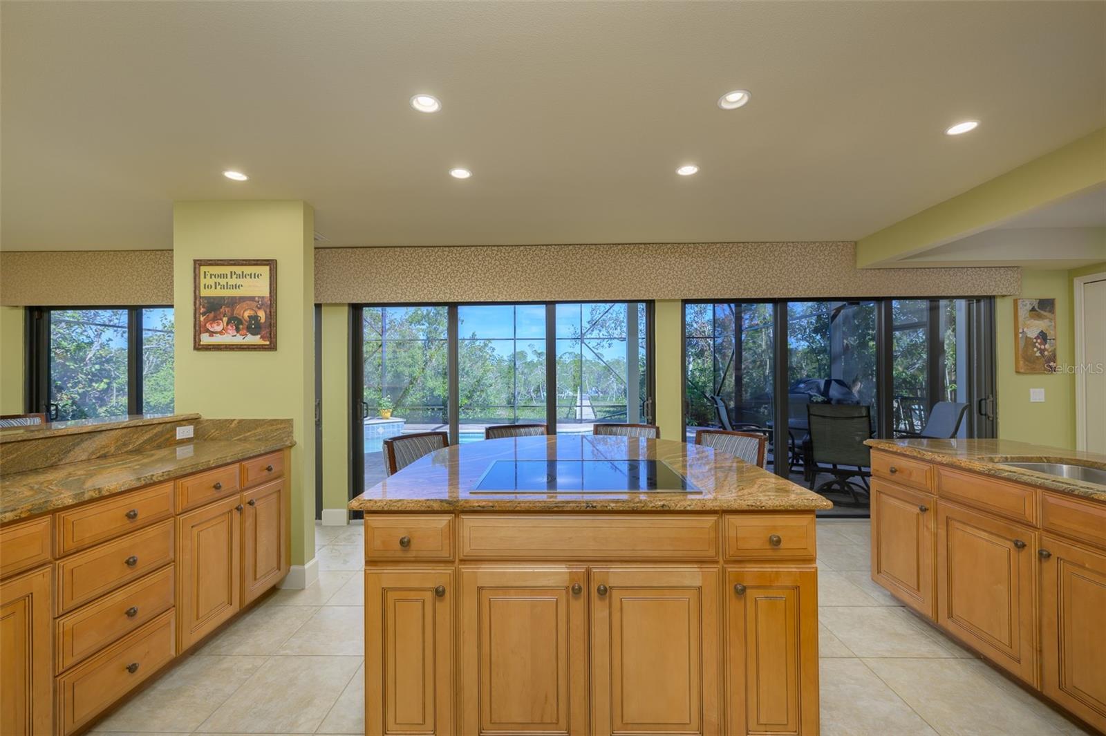 716 TROPICAL CIR, SARASOTA, FL, 34242