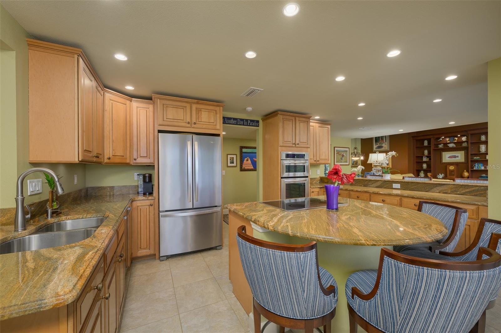 716 TROPICAL CIR, SARASOTA, FL, 34242