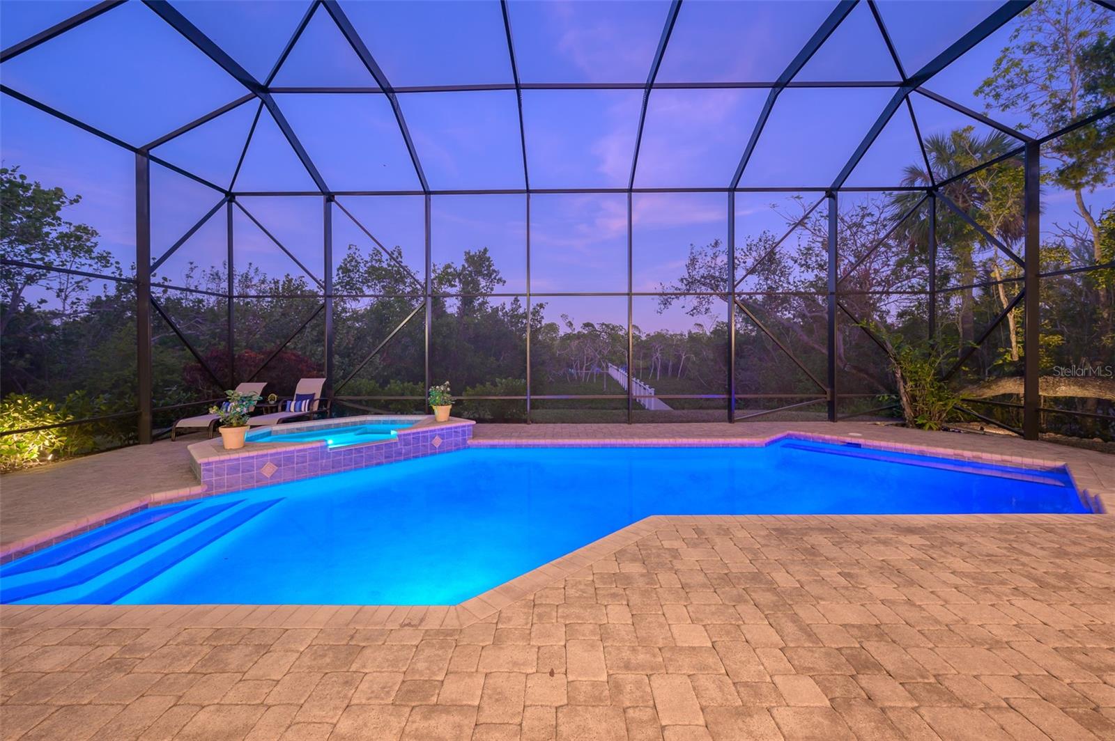 716 TROPICAL CIR, SARASOTA, FL, 34242