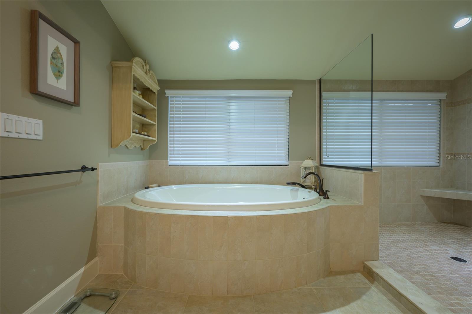716 TROPICAL CIR, SARASOTA, FL, 34242
