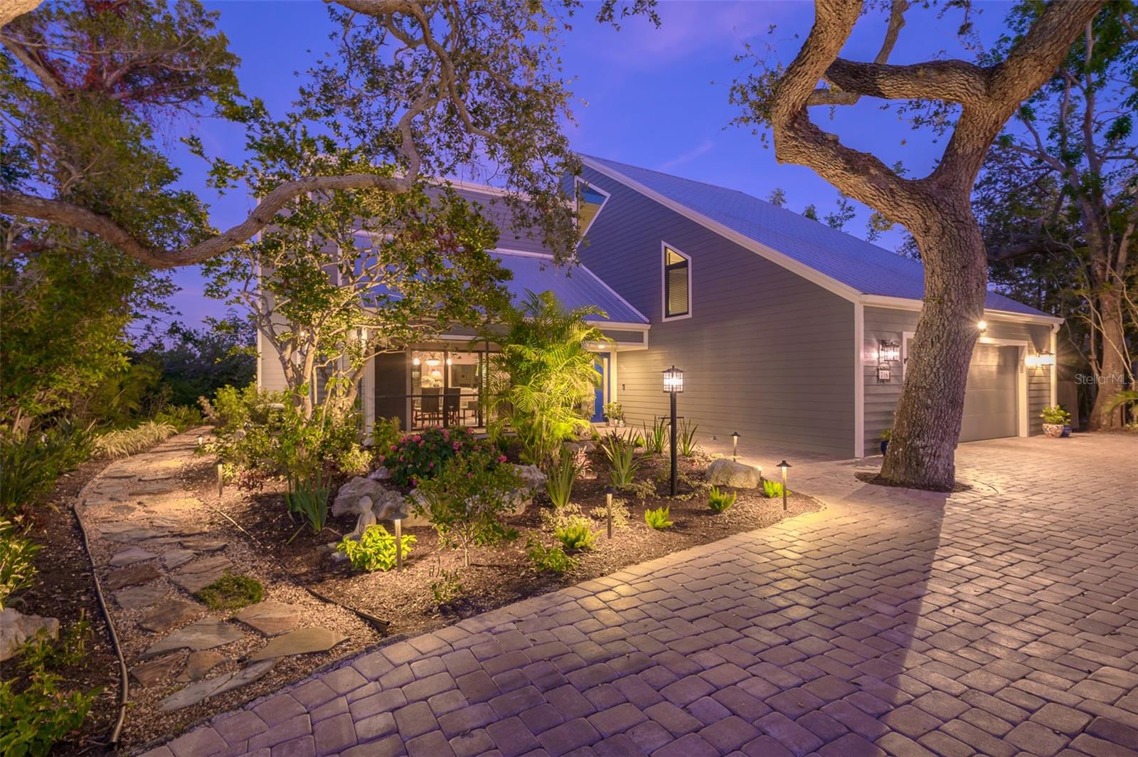 716 TROPICAL CIR, SARASOTA, FL, 34242