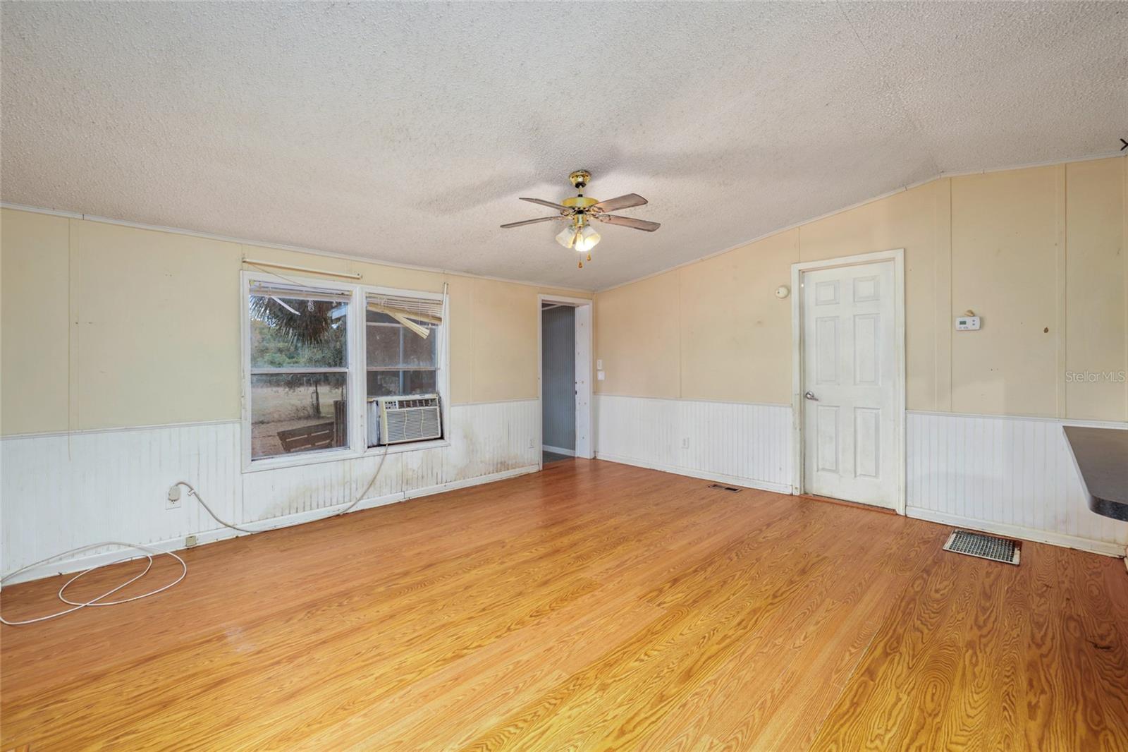 103 E OAKSIDE DR, INTERLACHEN, FL, 32148