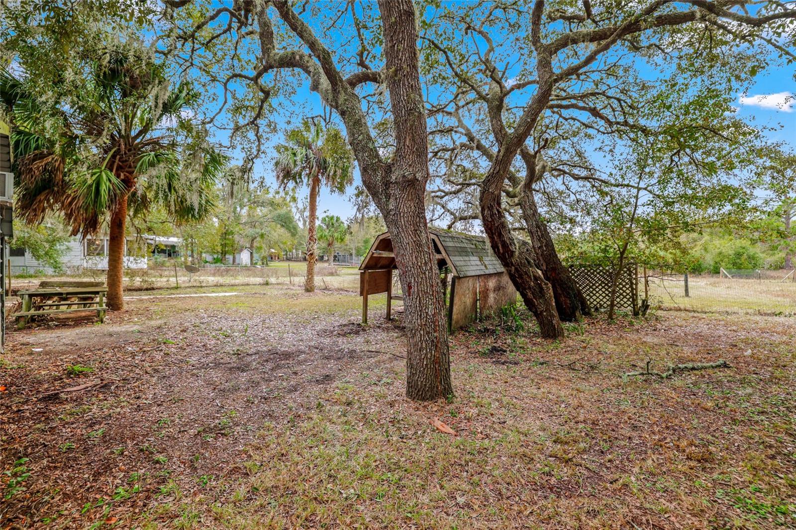 103 E OAKSIDE DR, INTERLACHEN, FL, 32148