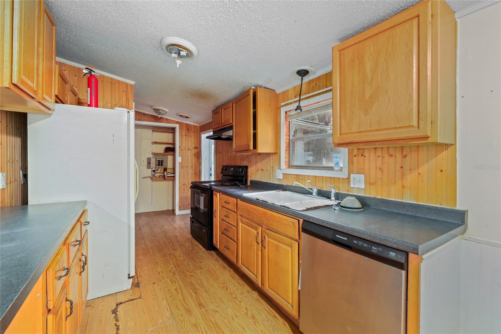 103 E OAKSIDE DR, INTERLACHEN, FL, 32148