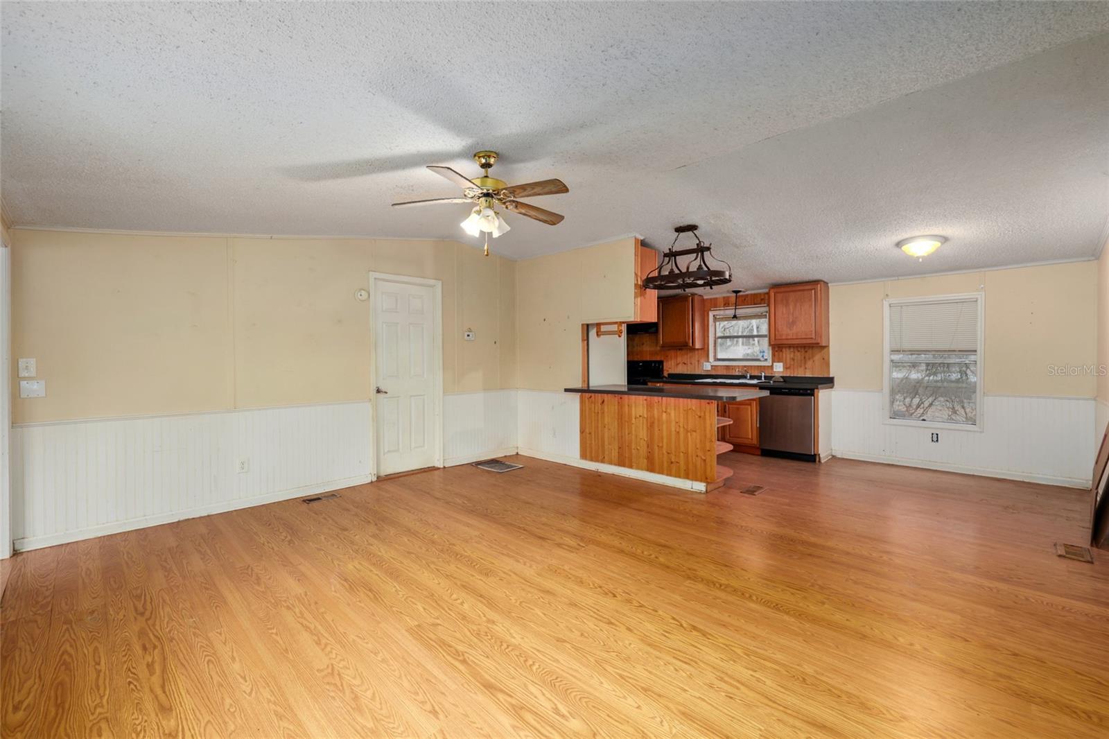 103 E OAKSIDE DR, INTERLACHEN, FL, 32148