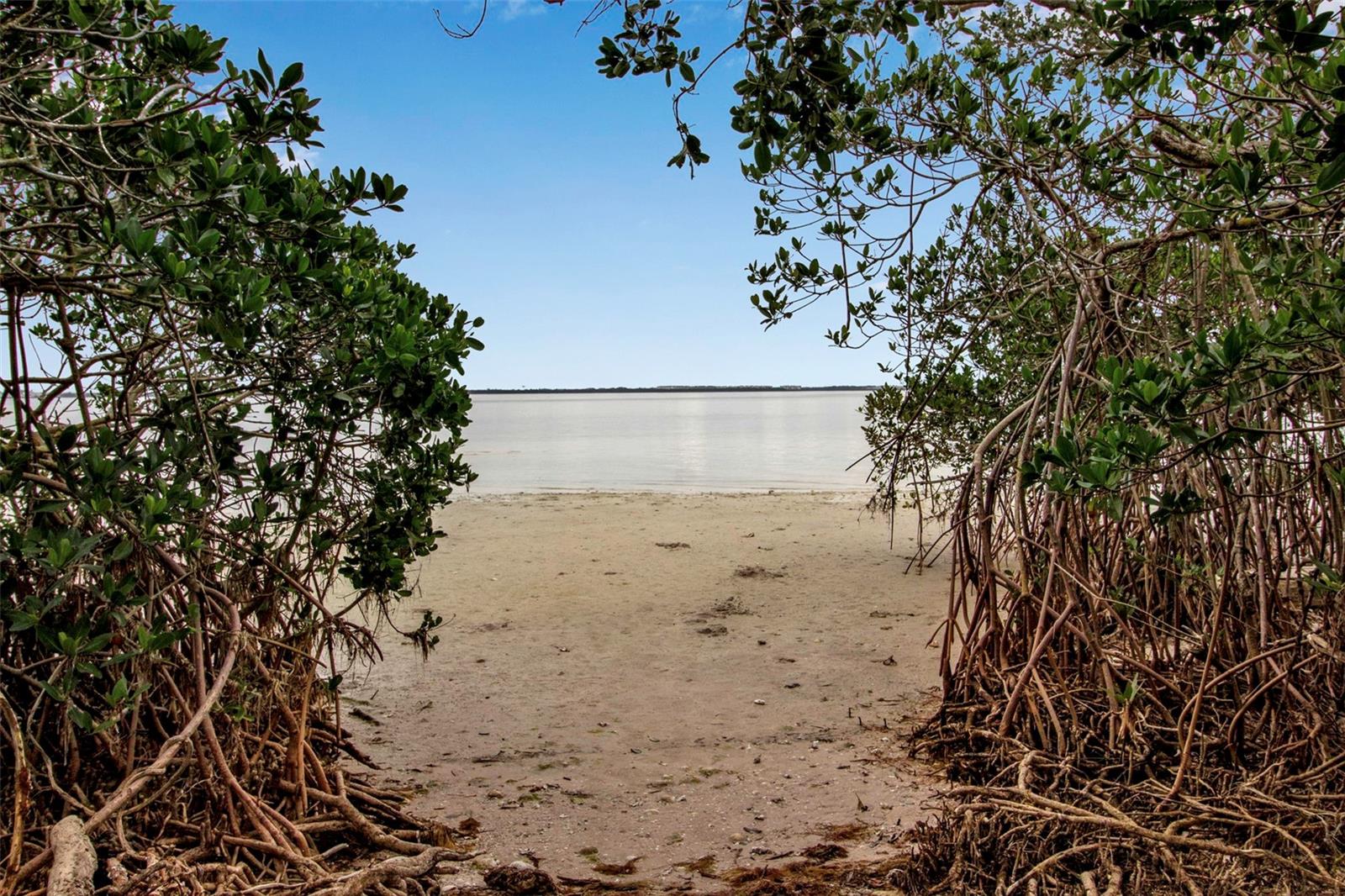 821 EVERGREEN WAY, LONGBOAT KEY, FL, 34228