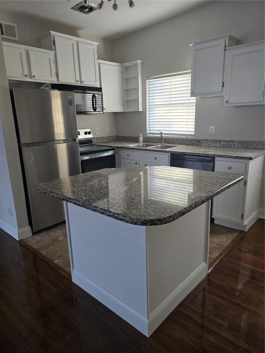 736 S SOLANDRA DR, ORLANDO, FL, 32807