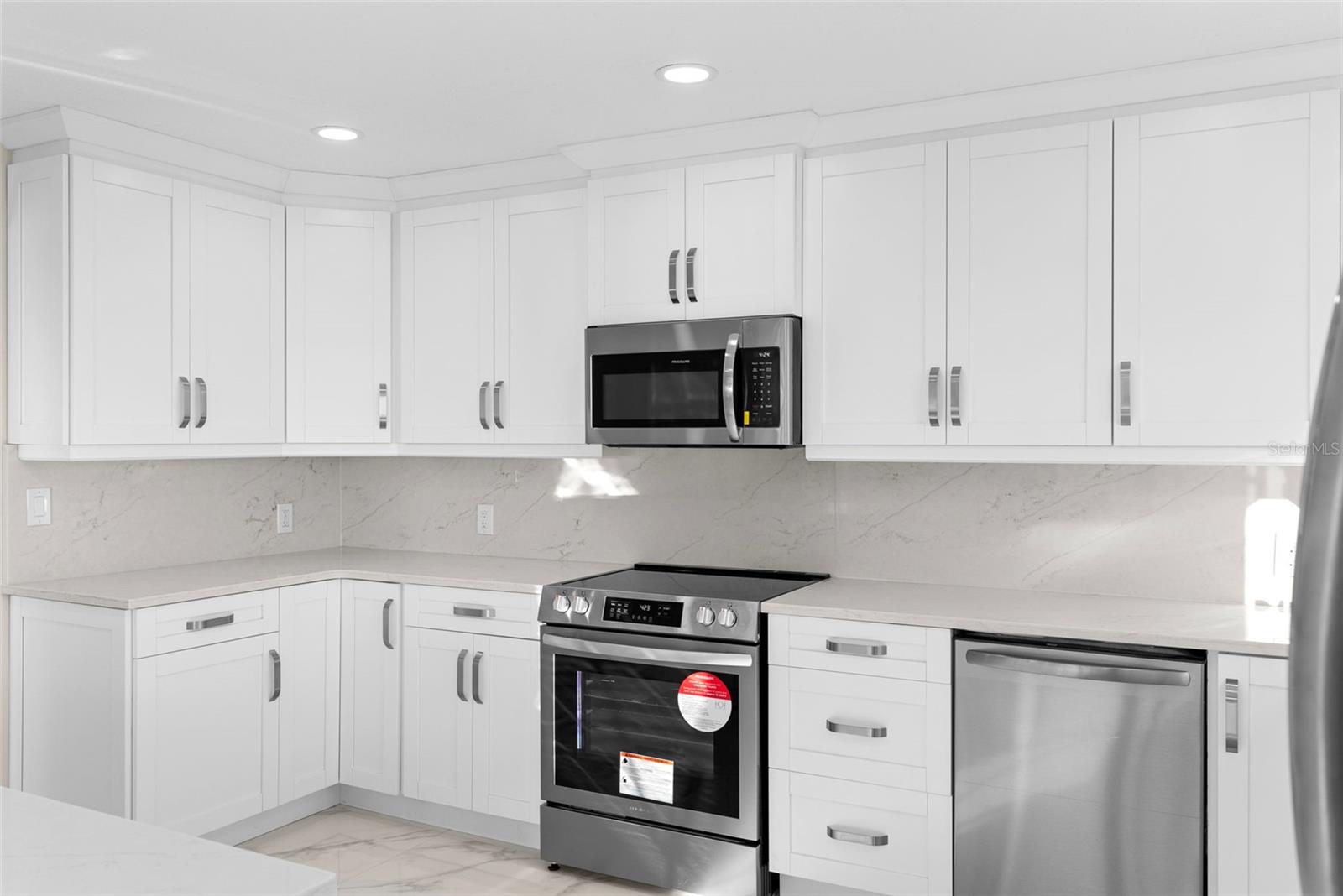 316 SHORE DR E, OLDSMAR, FL, 34677