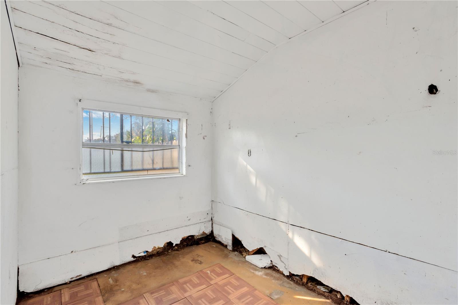 2303 E OSBORNE AVE, TAMPA, FL, 33610