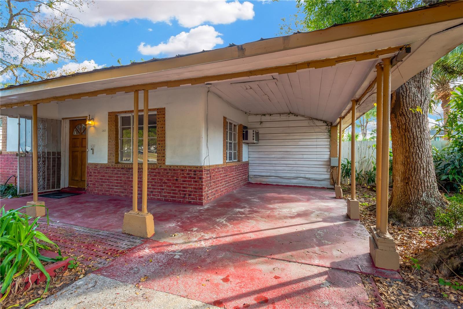 2303 E OSBORNE AVE, TAMPA, FL, 33610