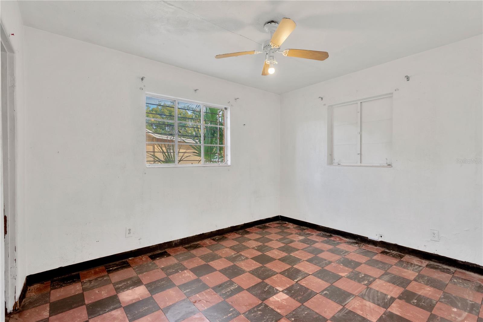 2303 E OSBORNE AVE, TAMPA, FL, 33610