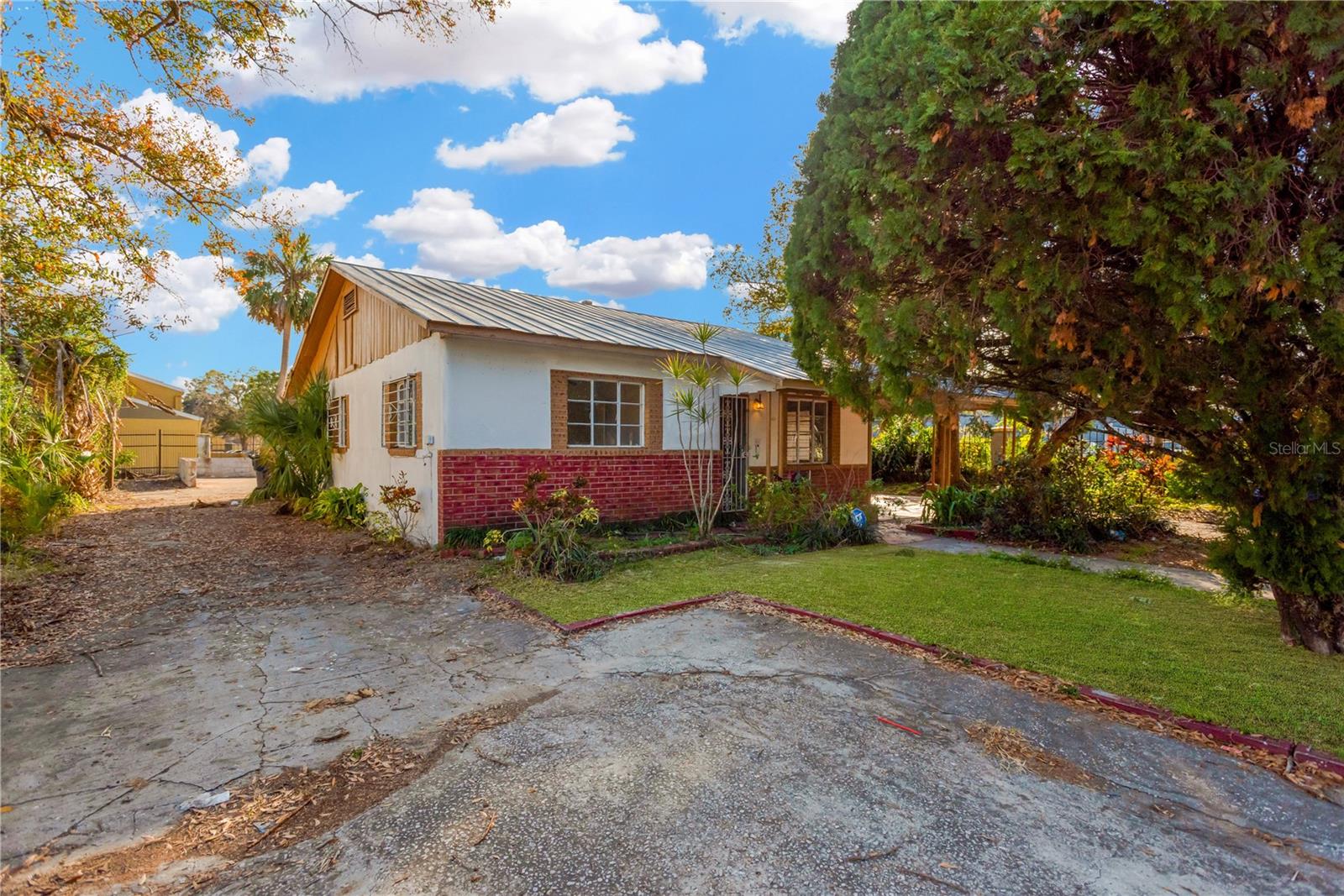 2303 E OSBORNE AVE, TAMPA, FL, 33610