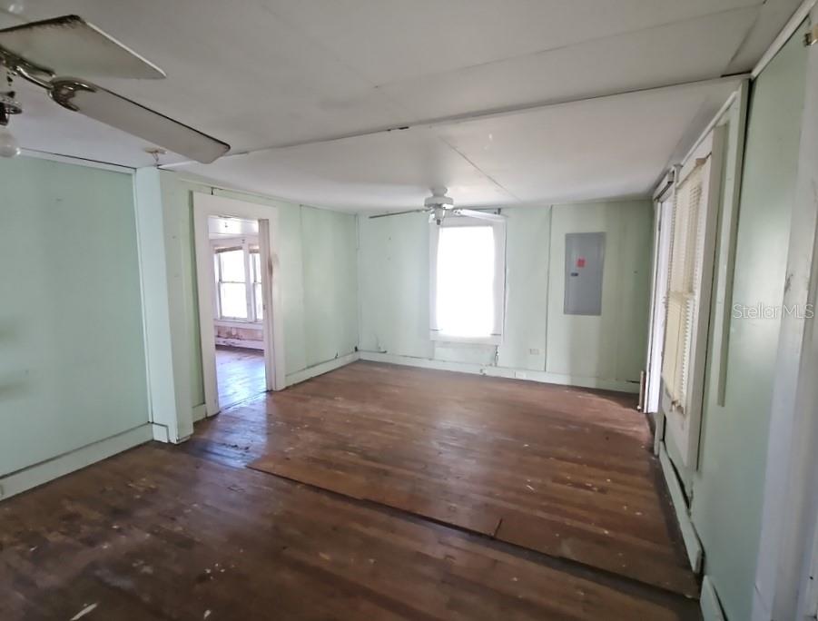 426 S DISSTON AVE, TARPON SPRINGS, FL, 34689