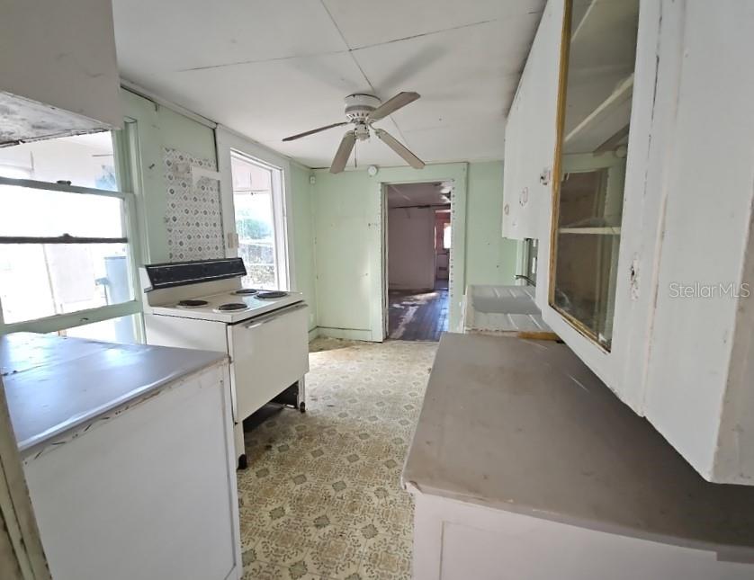 426 S DISSTON AVE, TARPON SPRINGS, FL, 34689