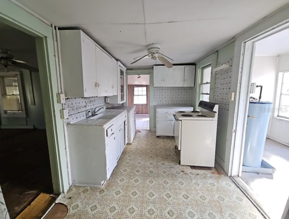 426 S DISSTON AVE, TARPON SPRINGS, FL, 34689