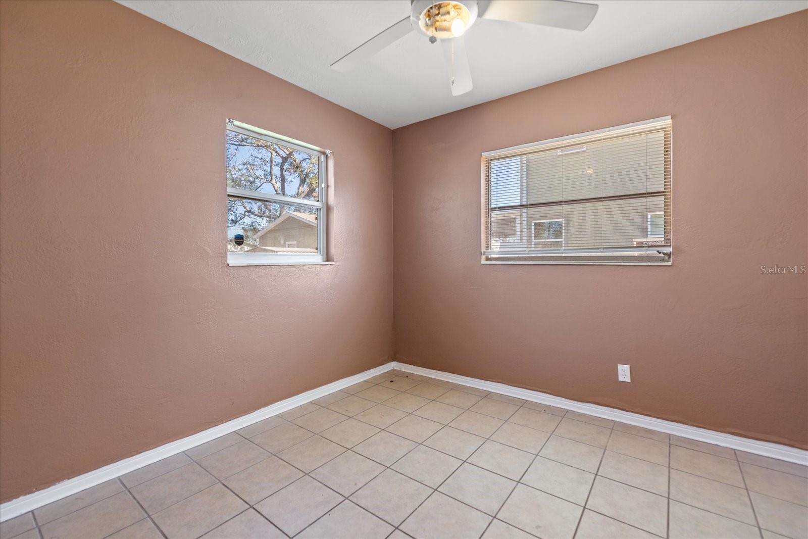 601 61ST AVE NE, ST PETERSBURG, FL, 33703
