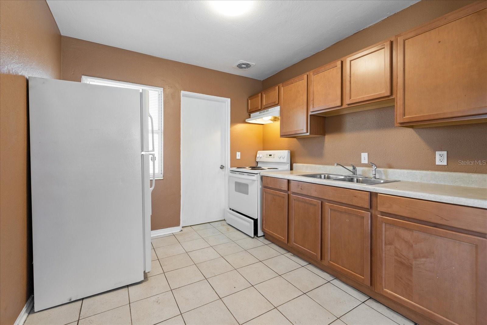 601 61ST AVE NE, ST PETERSBURG, FL, 33703