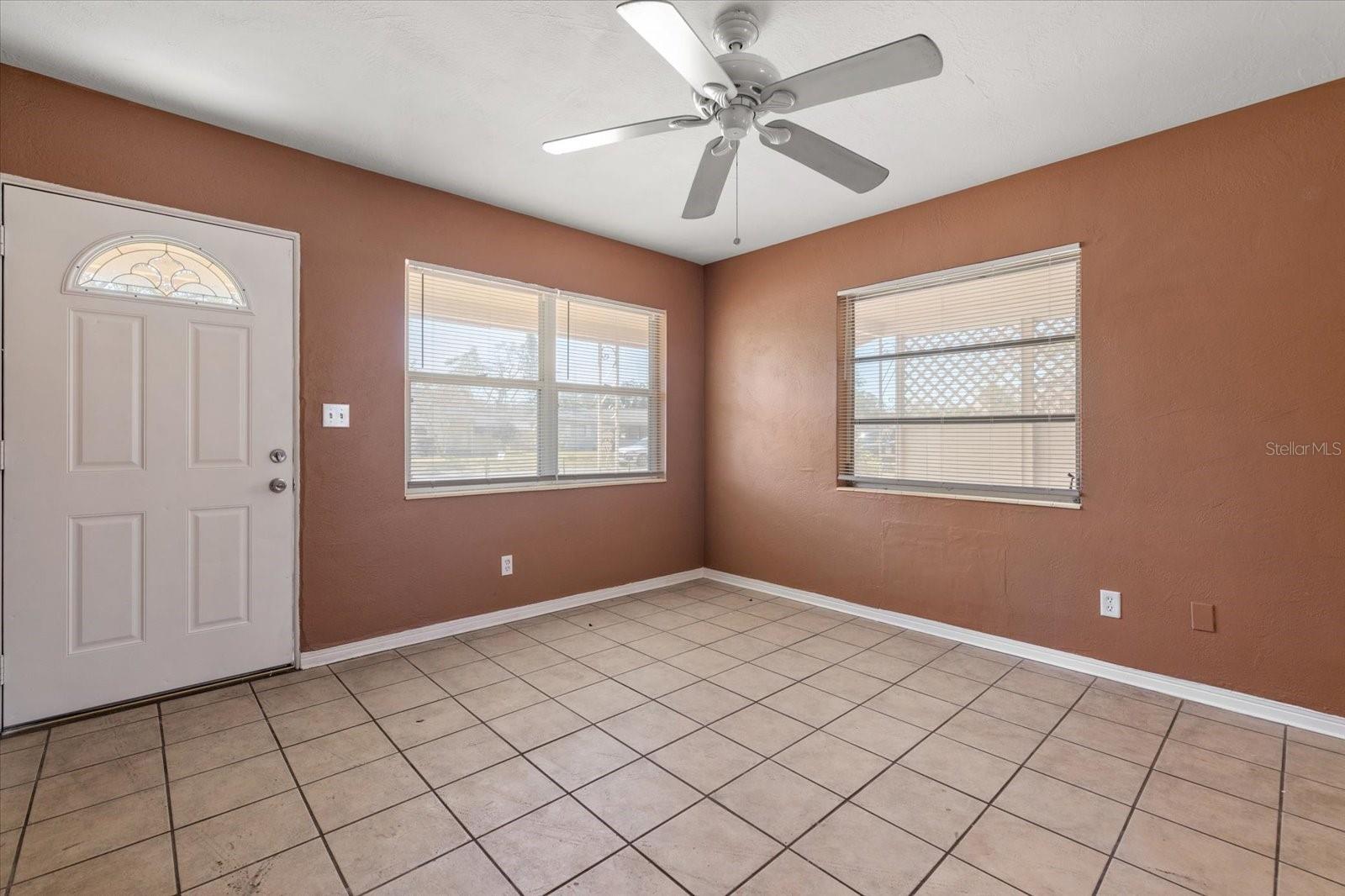 601 61ST AVE NE, ST PETERSBURG, FL, 33703