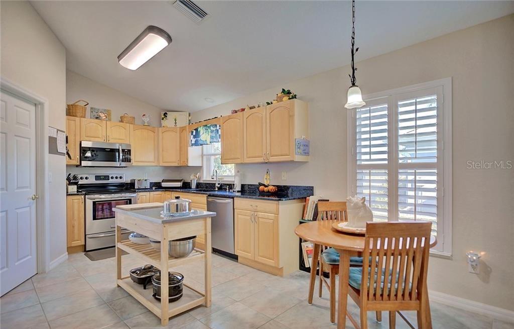 64 CLUBHOUSE LN, SEBRING, FL, 33876