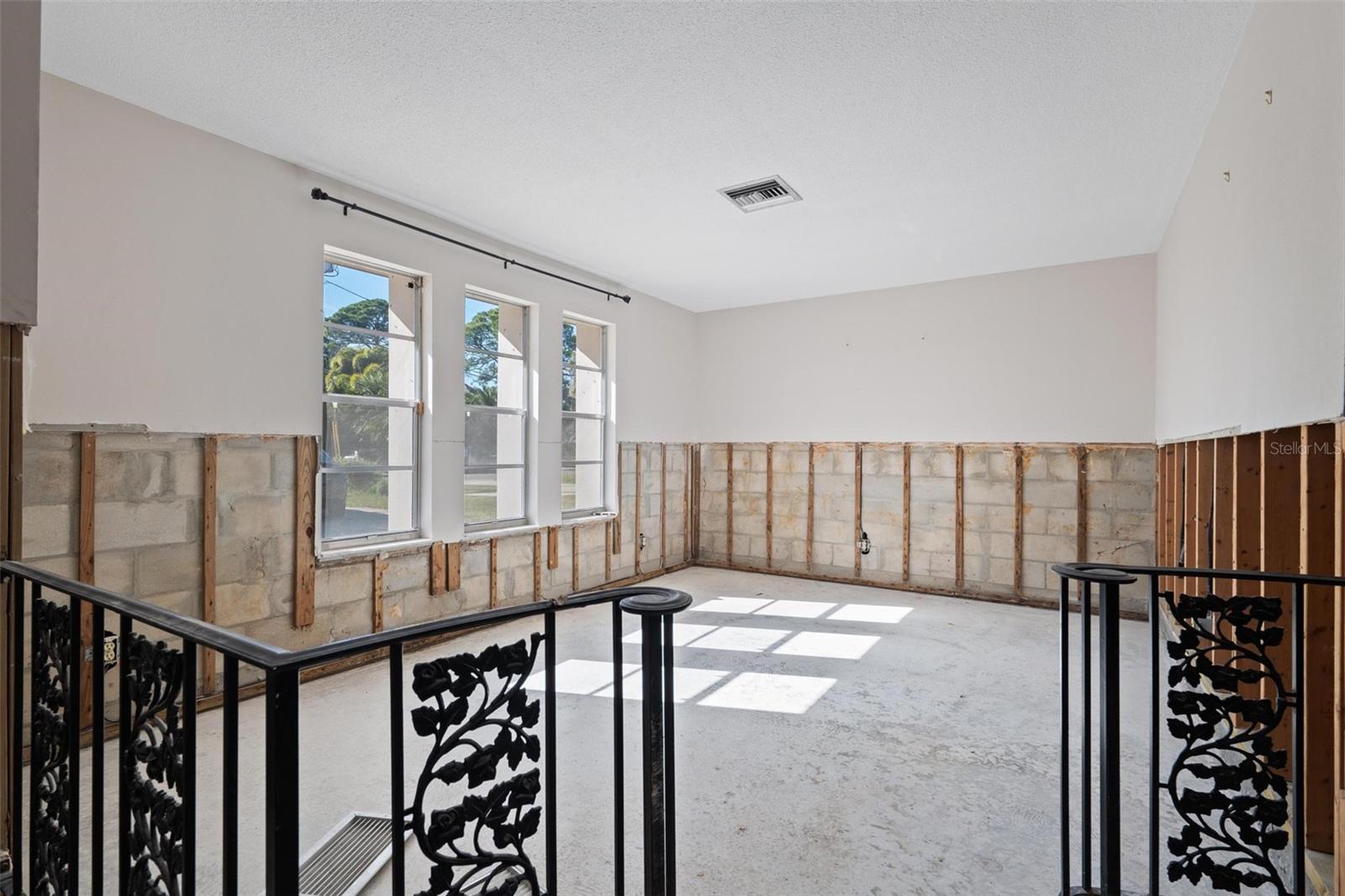 716 RIVERSIDE DR, TARPON SPRINGS, FL, 34689