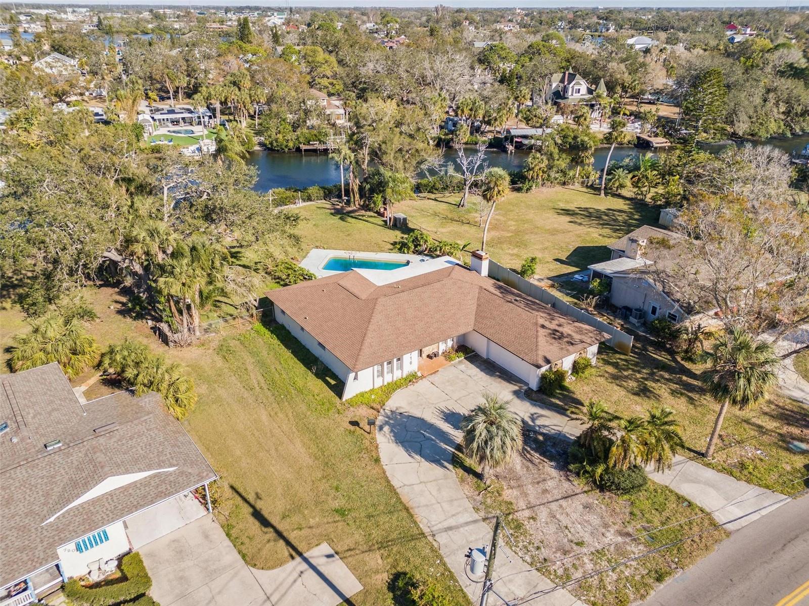 716 RIVERSIDE DR, TARPON SPRINGS, FL, 34689