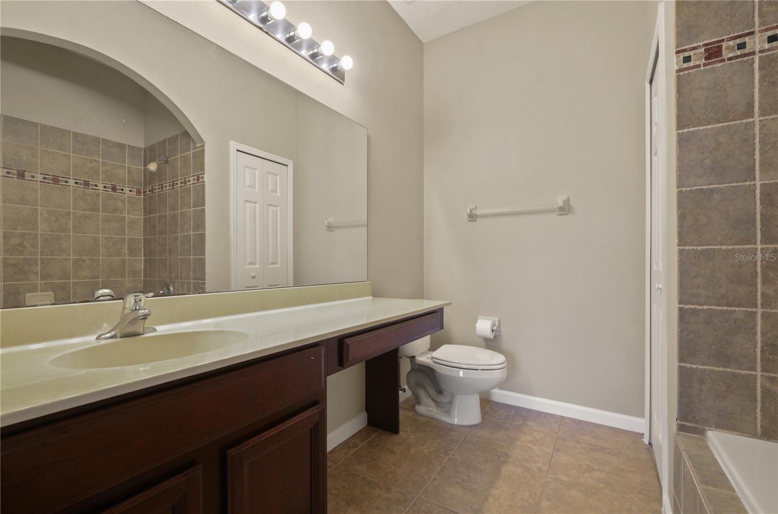 889 PARK GROVE CT, ORLANDO, FL, 32828