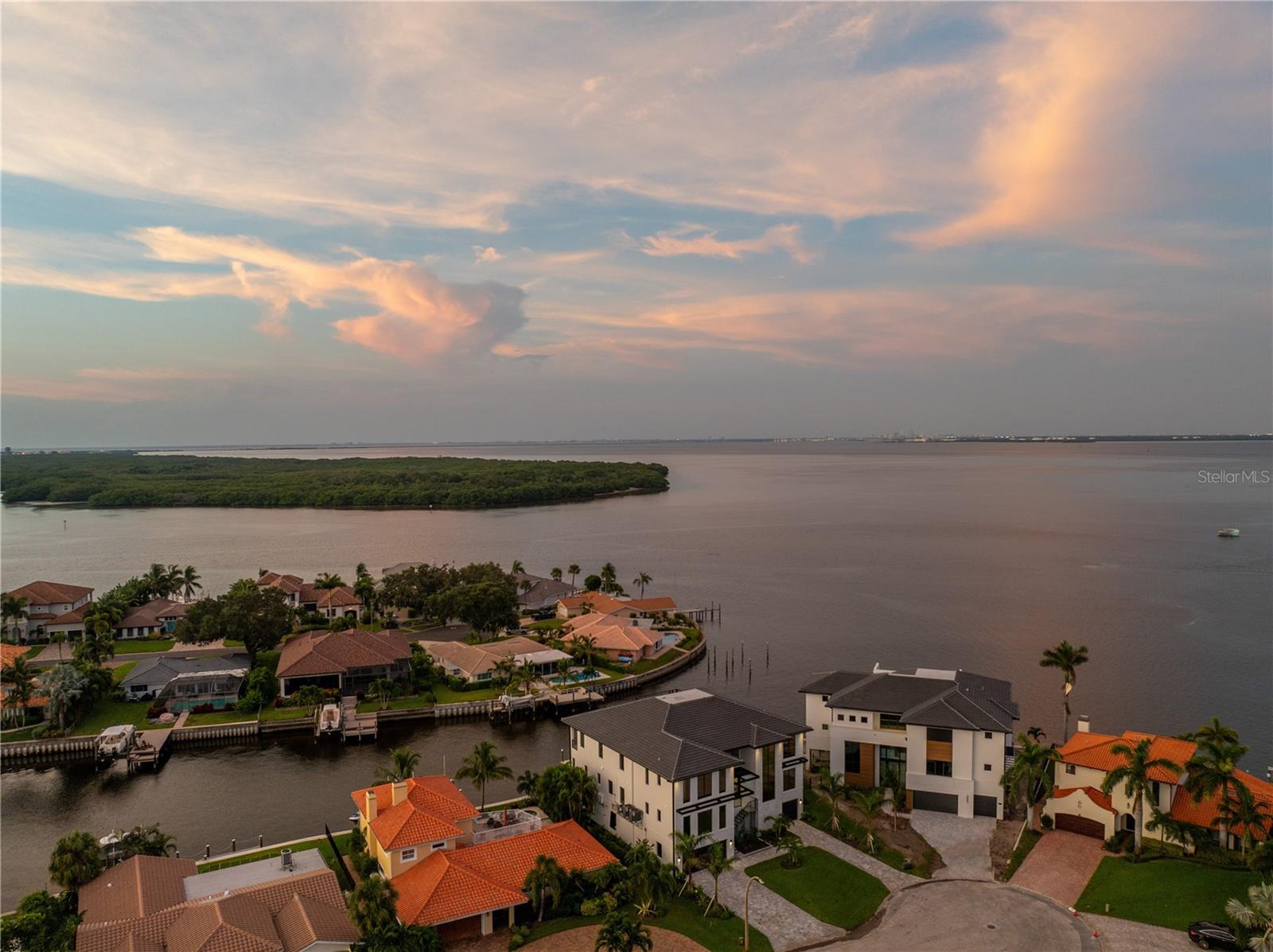 TB8344767 Property Photo