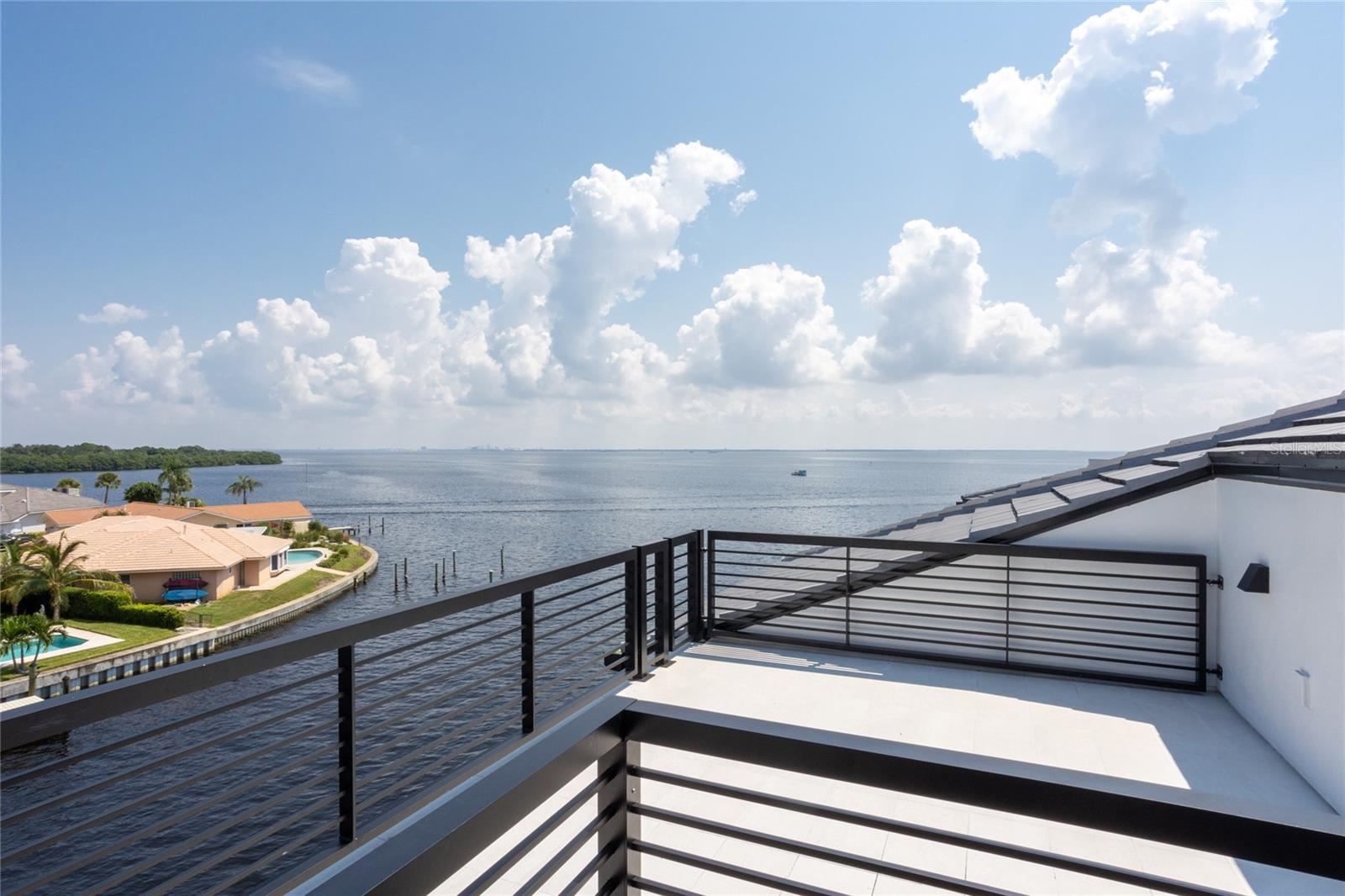 TB8344767 Property Photo