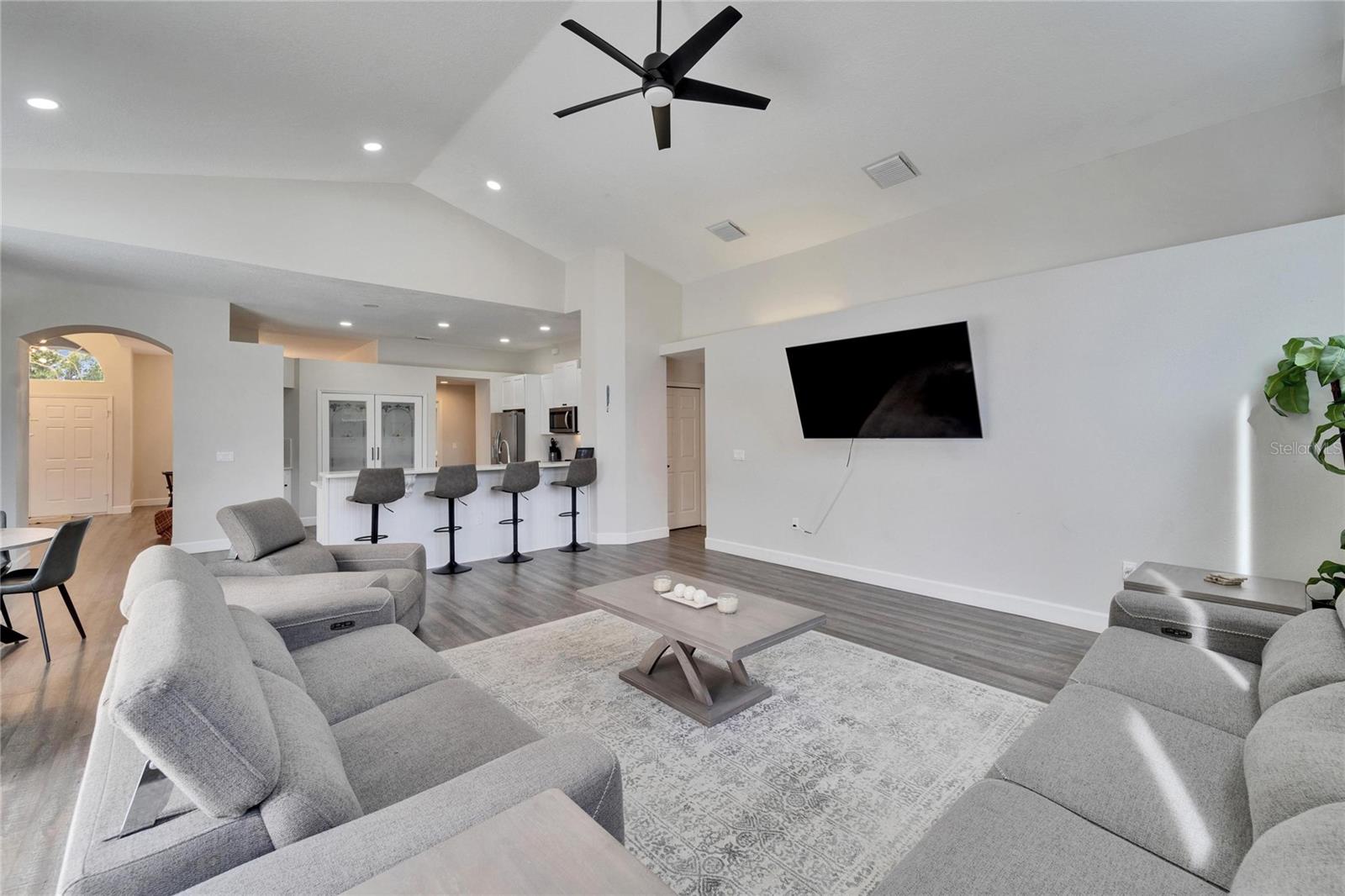 5206 WHISPERING LEAF TRL, VALRICO, FL, 33596