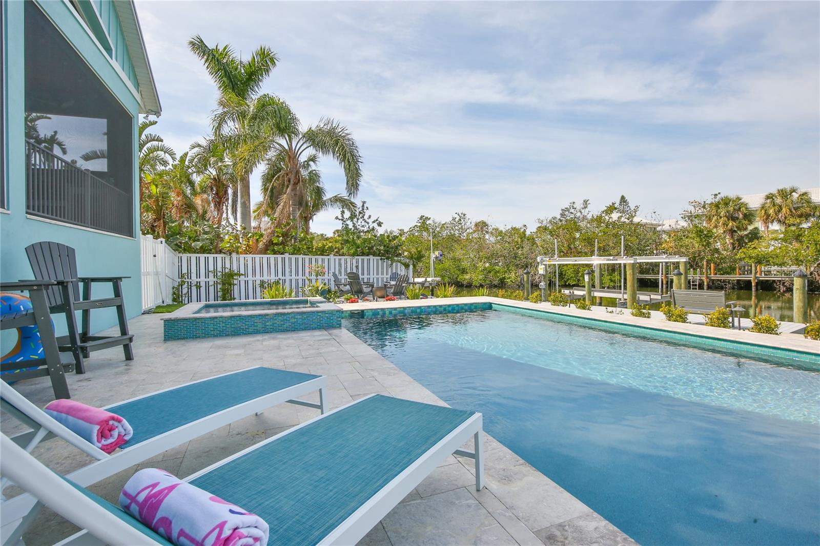 262 ISLAND CIR, SARASOTA, FL, 34242