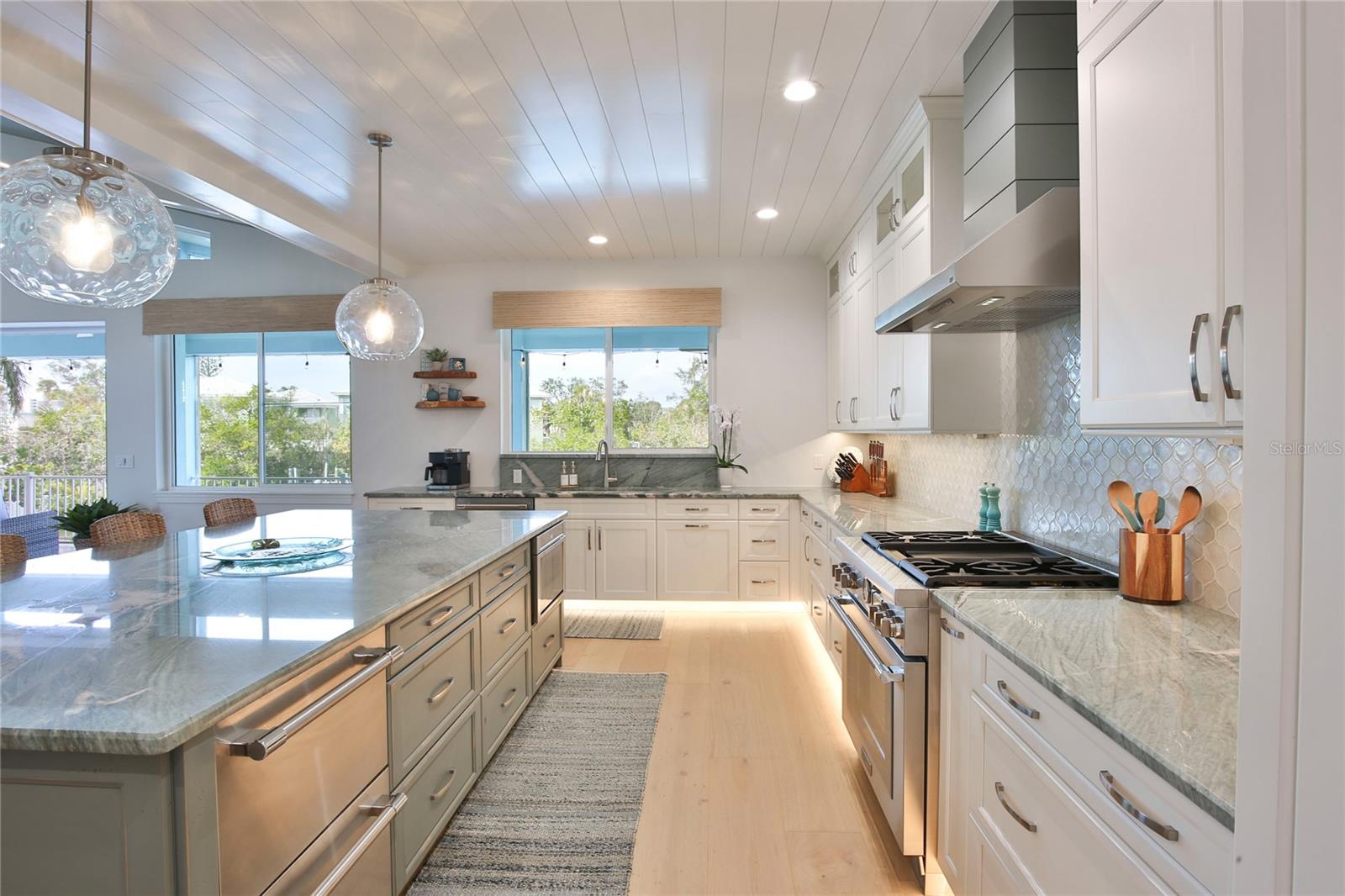 262 ISLAND CIR, SARASOTA, FL, 34242