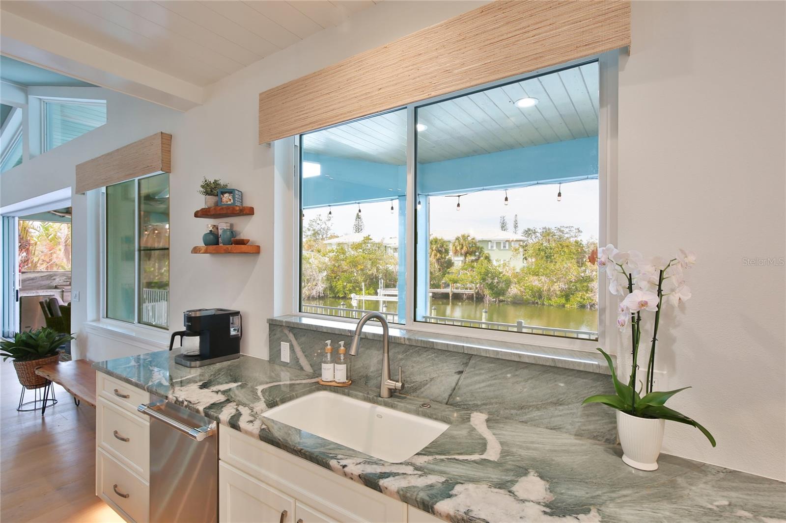 262 ISLAND CIR, SARASOTA, FL, 34242