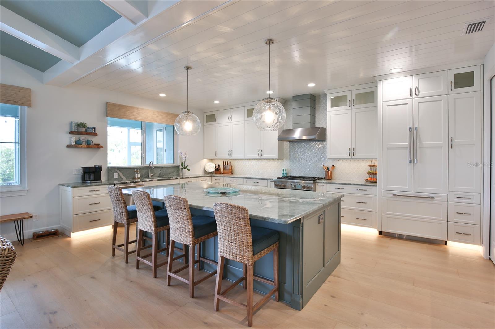 262 ISLAND CIR, SARASOTA, FL, 34242