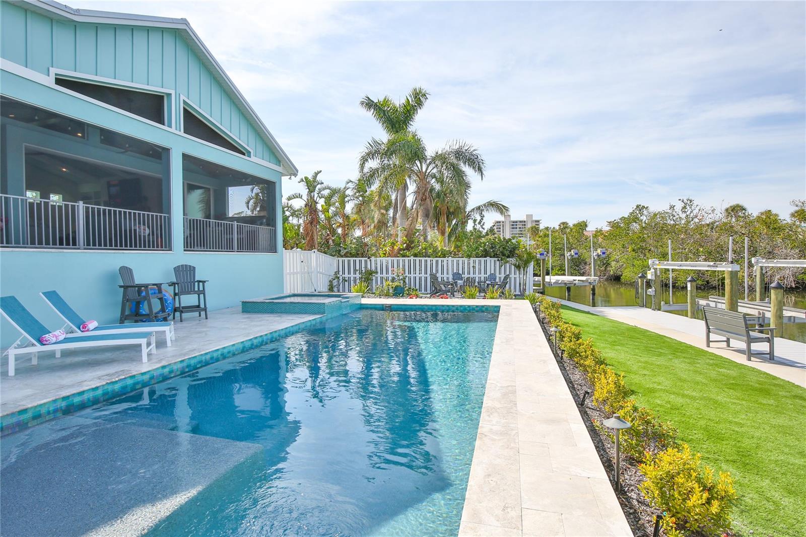 262 ISLAND CIR, SARASOTA, FL, 34242