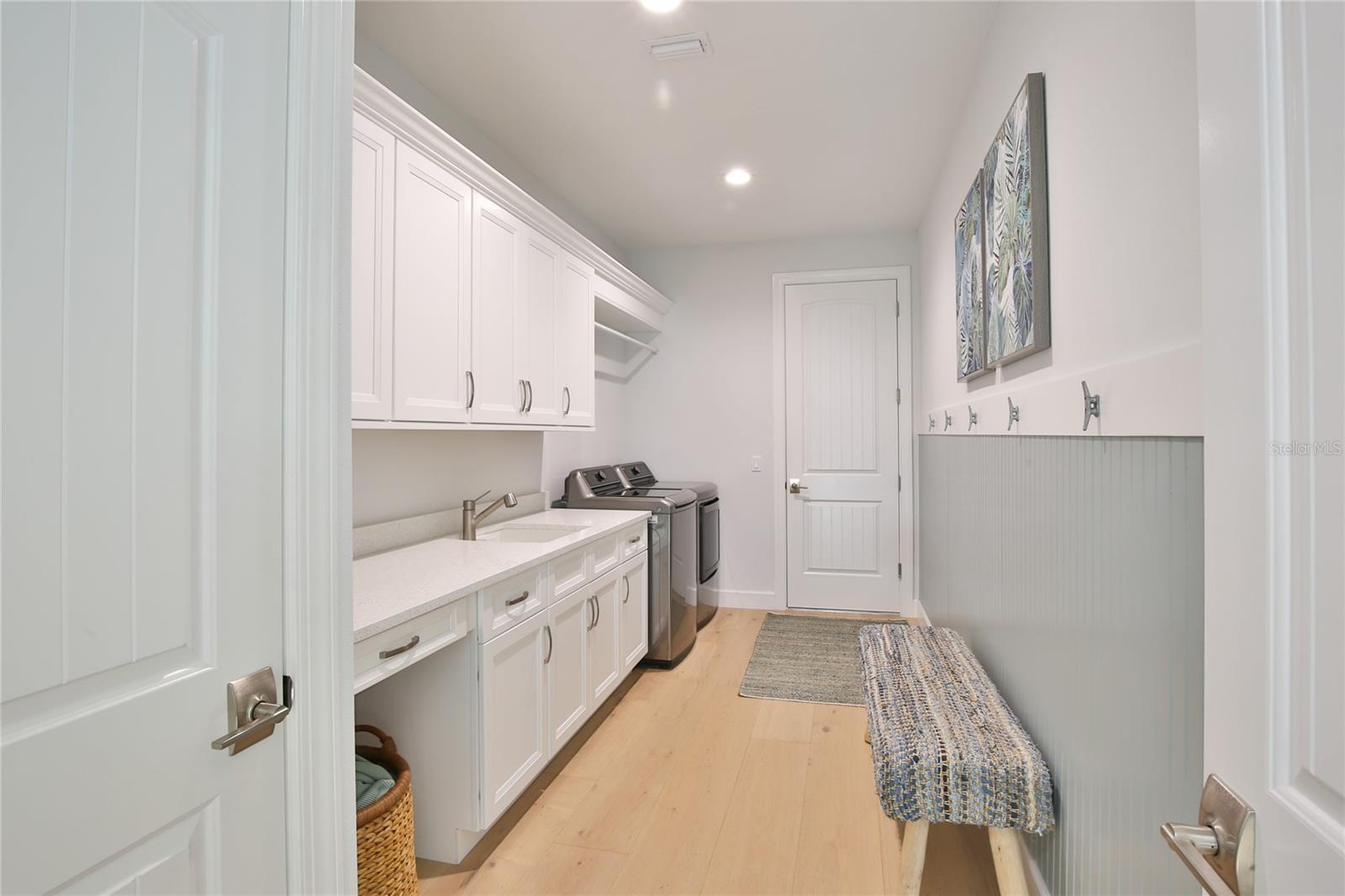 262 ISLAND CIR, SARASOTA, FL, 34242