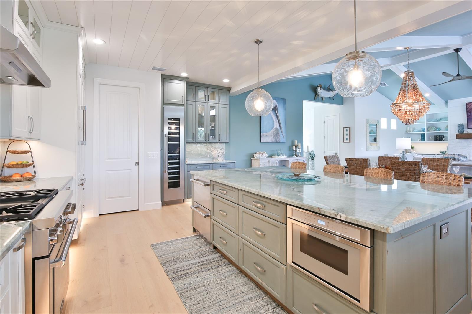 262 ISLAND CIR, SARASOTA, FL, 34242